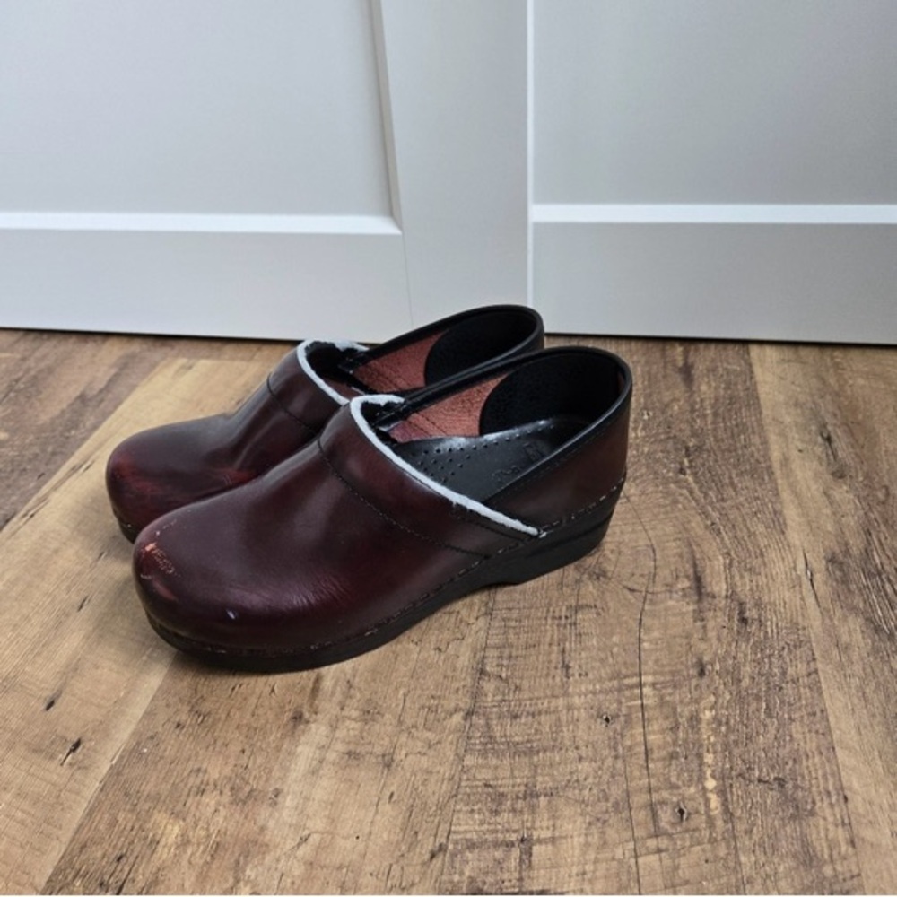 Dansko Womens Burgundy Size 39 Clogs